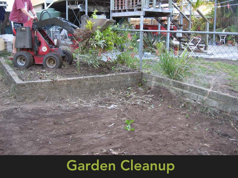 Dingo Mini Digger in action - garden ripout / cleanup